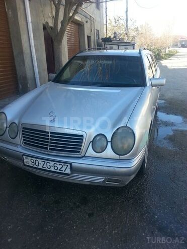 Mercedes E 220 1998, 290,000 km - 2.2 л - Bakı