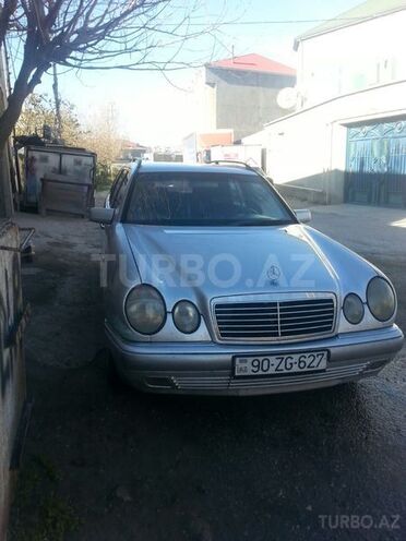 Mercedes E 220 1998, 290,000 km - 2.2 л - Bakı