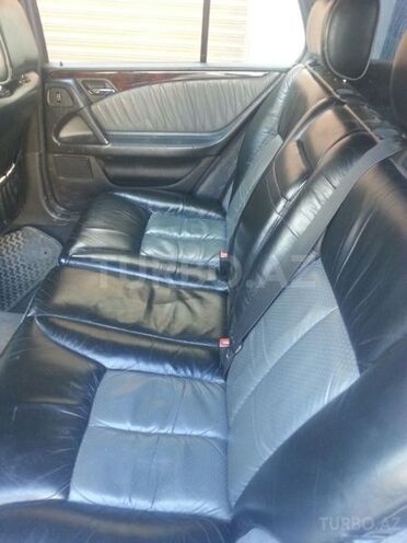 Mercedes E 220 1998, 290,000 km - 2.2 л - Bakı