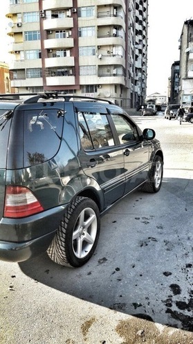 Mercedes ML 320 1999, 270,000 km - 3.2 l - Bakı