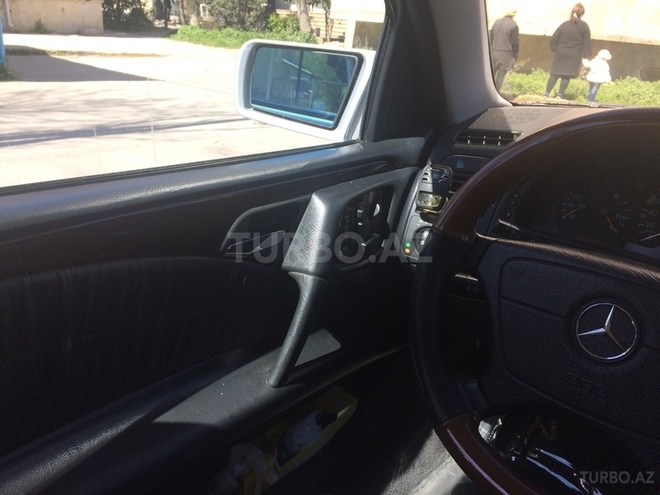 Mercedes E 240 1999, 264,920 km - 2.4 l - Bakı