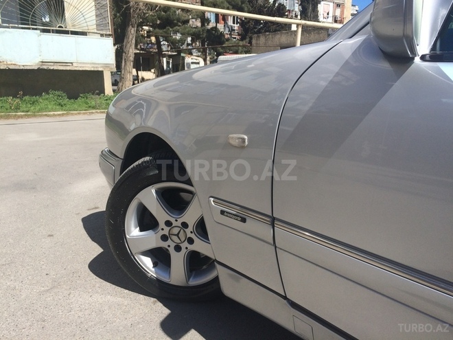 Mercedes E 240 1999, 264,920 km - 2.4 l - Bakı