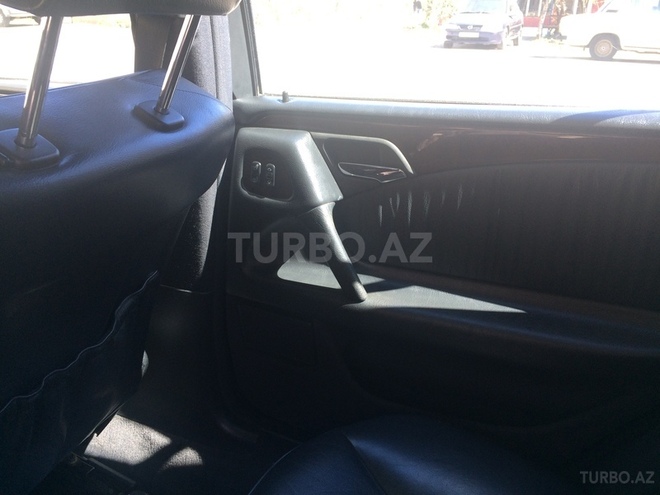 Mercedes E 240 1999, 264,920 km - 2.4 l - Bakı