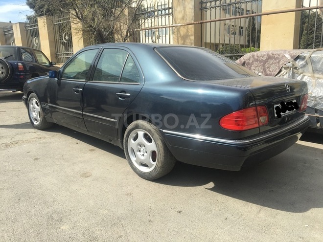 Mercedes E 280 1996, 300,000 km - 2.8 l - Bakı