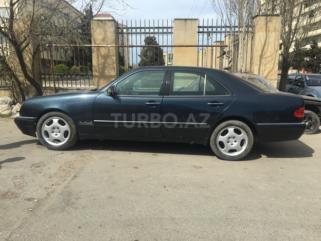 Mercedes E 280 1996, 300,000 km - 2.8 l - Bakı