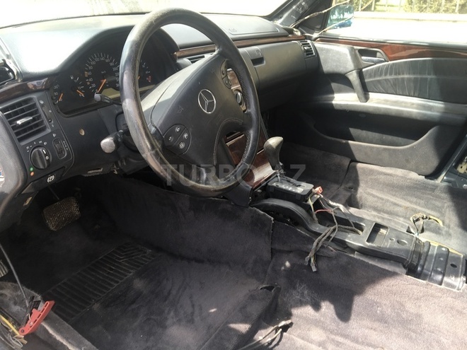Mercedes E 280 1996, 300,000 km - 2.8 l - Bakı