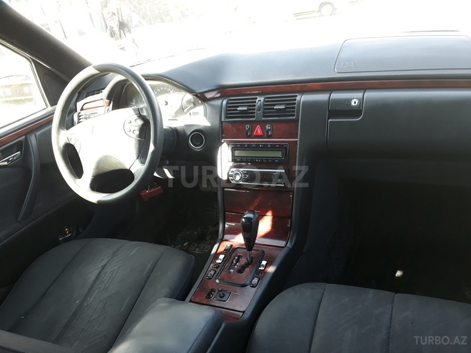Mercedes E 270 2001, 357,500 km - 2.7 л - Bakı