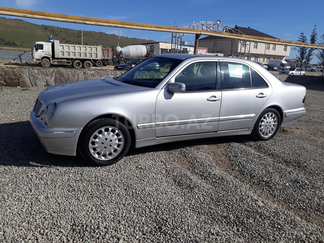 Mercedes E 270 2001, 357,500 km - 2.7 л - Bakı