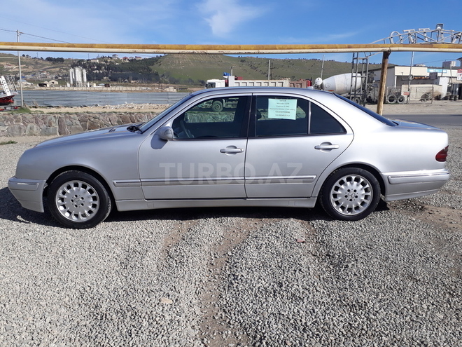 Mercedes E 270 2001, 357,500 km - 2.7 л - Bakı