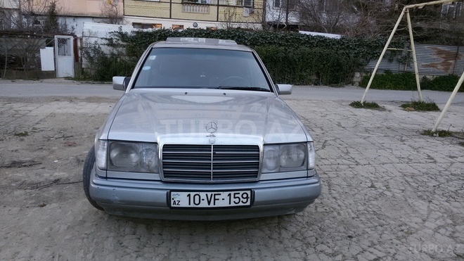 Mercedes E 250 1995, 33,214 km - 2.5 l - Bakı