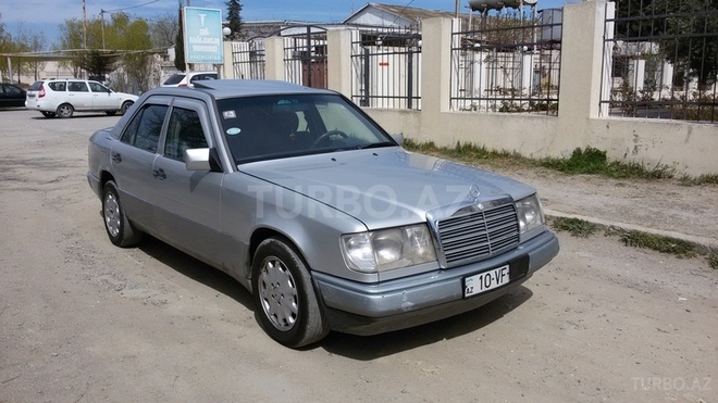Mercedes E 250 1995, 33,214 km - 2.5 l - Bakı