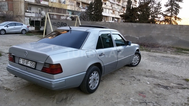 Mercedes E 250 1995, 33,214 km - 2.5 l - Bakı