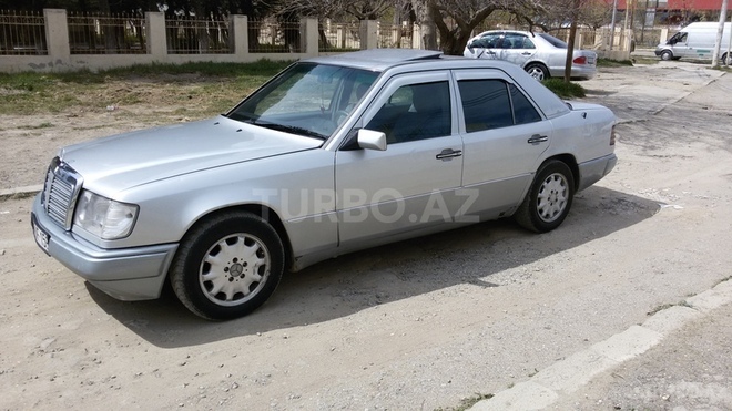 Mercedes E 250 1995, 33,214 km - 2.5 l - Bakı