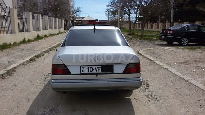 Mercedes E 250 1995, 33,214 km - 2.5 l - Bakı