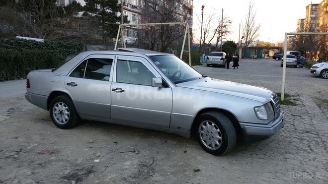 Mercedes E 250 1995, 33,214 km - 2.5 l - Bakı