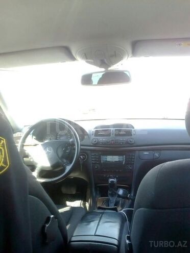 Mercedes E 220 2002, 256,000 km - 2.2 л - Bakı