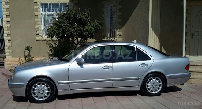 Mercedes E 320 2001, 236,000 km - 3.2 l - Bakı