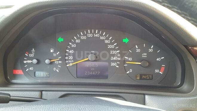 Mercedes E 320 2001, 236,000 km - 3.2 l - Bakı