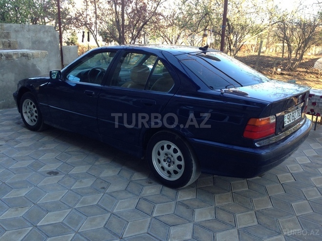 BMW 318 1993, 324,000 km - 1.9 l - Bakı