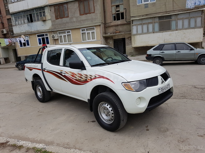 Mitsubishi L200 2009, 157,000 km - 2.5 л - Sumqayıt