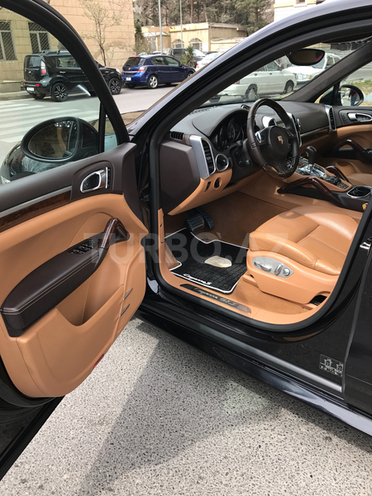Porsche Cayenne 2013, 39,500 km - 4.8 l - Bakı