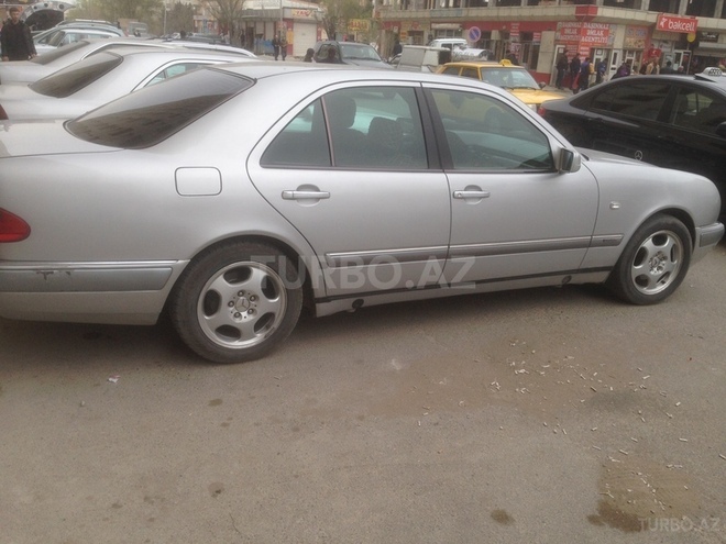 Mercedes E 230 1997, 212,000 km - 2.3 l - Bakı