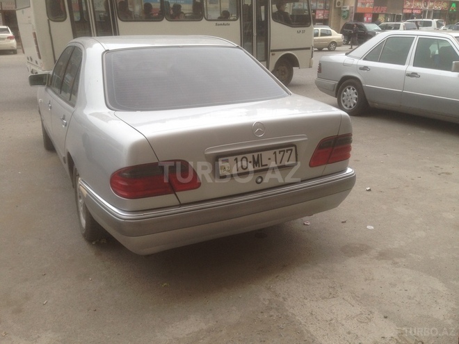 Mercedes E 230 1997, 212,000 km - 2.3 l - Bakı