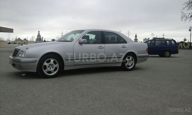 Mercedes E 240 2000, 81,000 km - 2.4 l - Xaçmaz