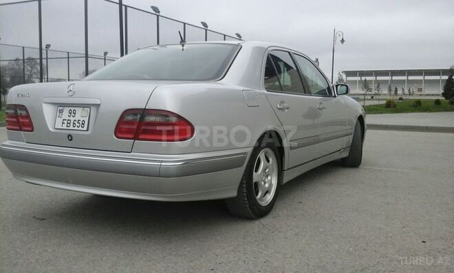 Mercedes E 240 2000, 81,000 km - 2.4 l - Xaçmaz