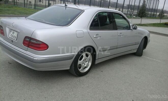Mercedes E 240 2000, 81,000 km - 2.4 l - Xaçmaz