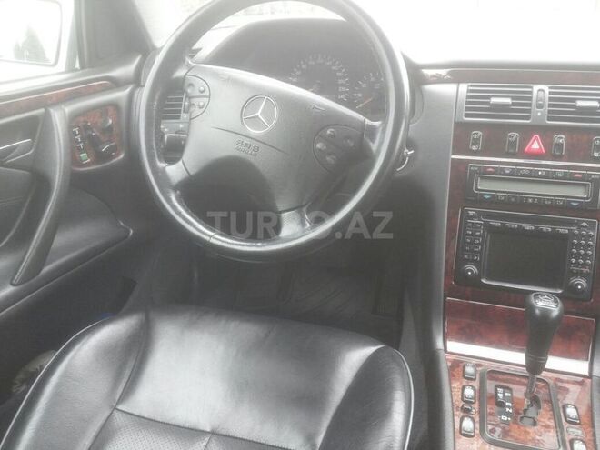 Mercedes E 240 2000, 81,000 km - 2.4 l - Xaçmaz