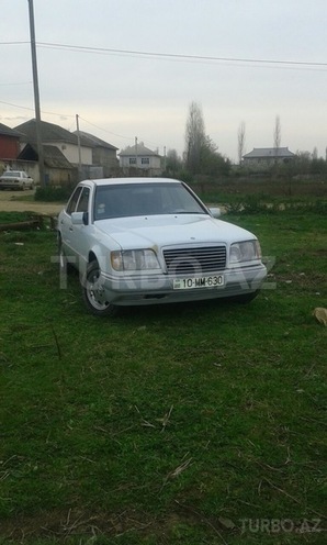 Mercedes E 200 1995, 621,425 km - 2.0 l - Bakı