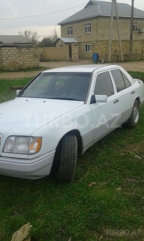 Mercedes E 200 1995, 621,425 km - 2.0 l - Bakı