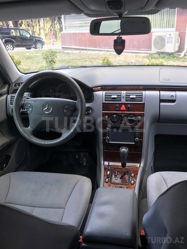 Mercedes E 220 1999, 280,000 km - 2.2 l - Bakı