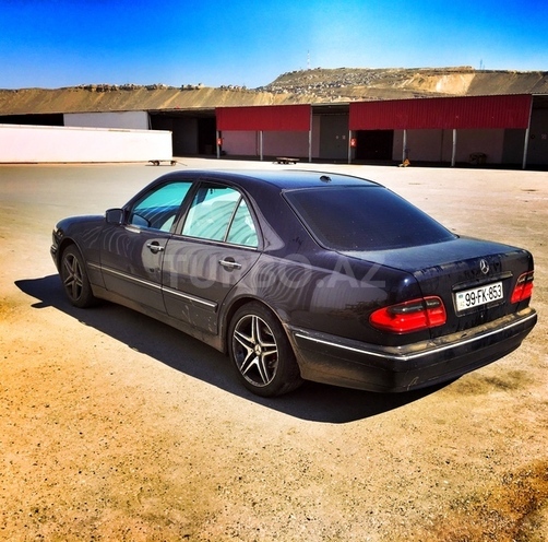 Mercedes E 320 2001, 285,000 km - 3.2 l - Bakı