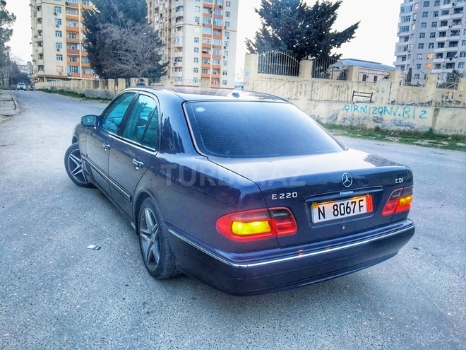 Mercedes E 320 2001, 285,000 km - 3.2 l - Bakı