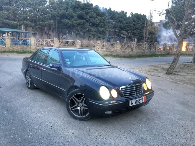 Mercedes E 320 2001, 285,000 km - 3.2 l - Bakı