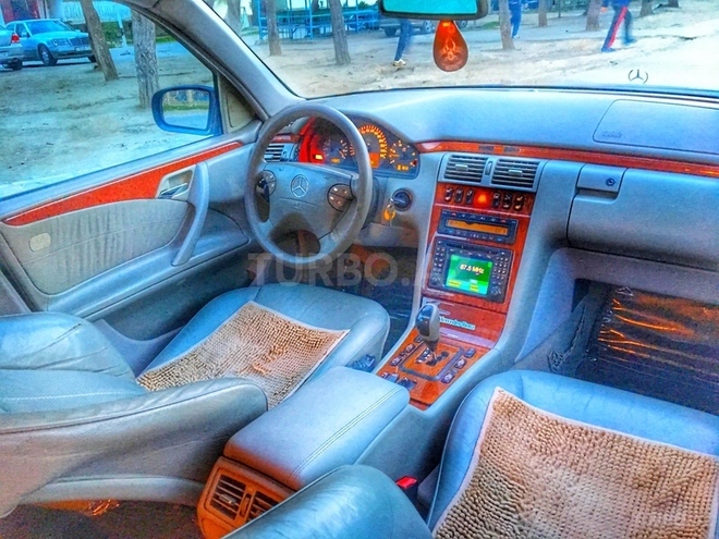 Mercedes E 320 2001, 285,000 km - 3.2 l - Bakı