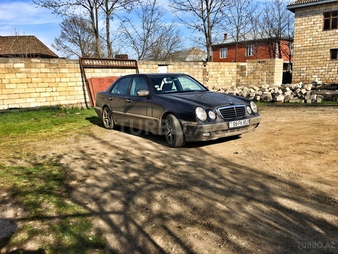 Mercedes E 320 2001, 285,000 km - 3.2 l - Bakı