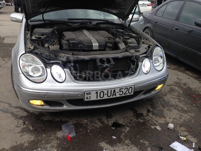 Mercedes E 320 2001, 267,000 km - 3.2 l - Bakı