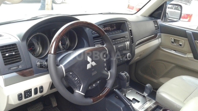 Mitsubishi Pajero 2010, 103,000 km - 3.5 л - Bakı