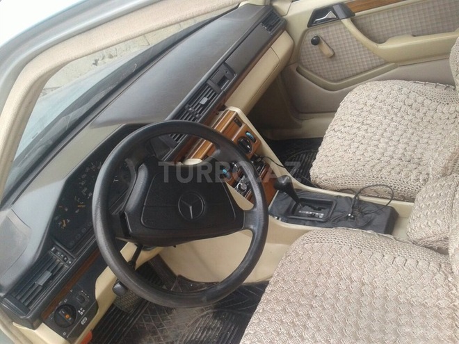 Mercedes E 200 1992, 147,000 km - 2.0 л - Sumqayıt