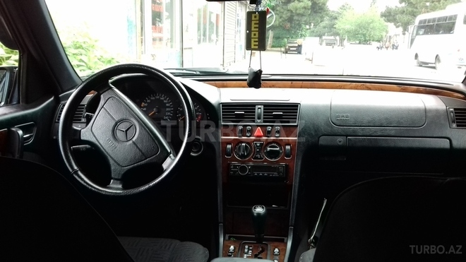 Mercedes C 200 1999, 258,000 km - 2.0 l - Bakı