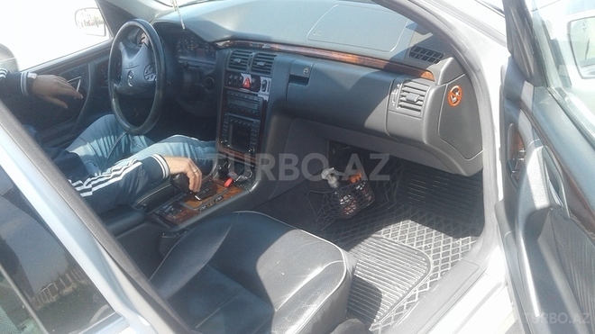 Mercedes E 270 2000, 249,000 km - 2.7 l - İmişli