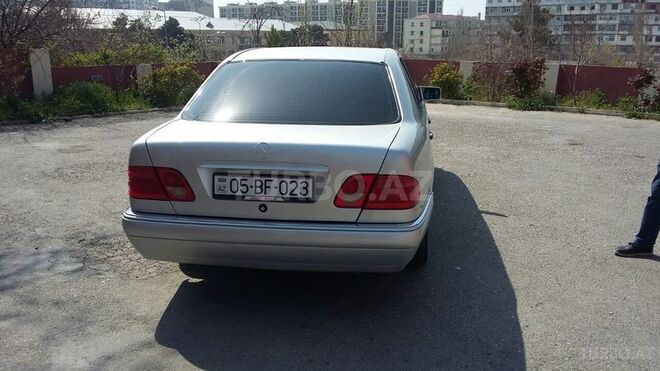 Mercedes E 200 1997, 330,000 km - 2.0 l - Bakı