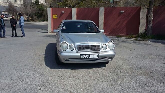 Mercedes E 200 1997, 330,000 km - 2.0 l - Bakı