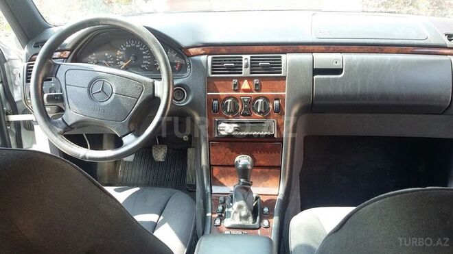 Mercedes E 200 1997, 330,000 km - 2.0 l - Bakı