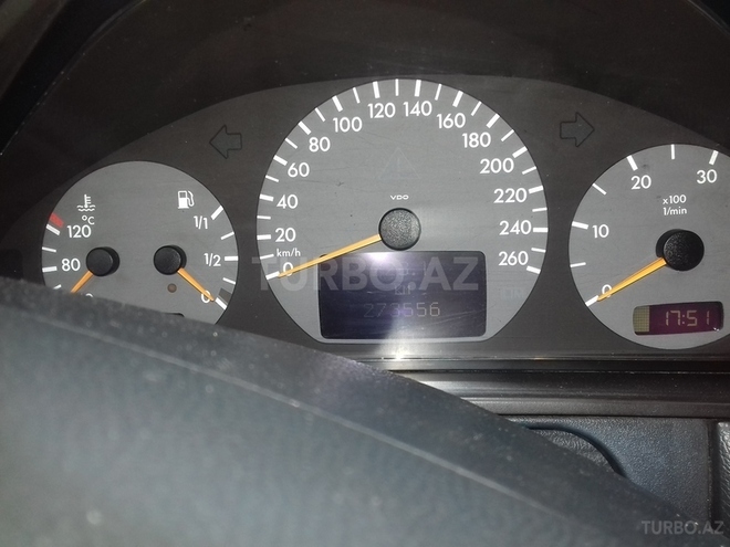 Mercedes E 270 2001, 273,000 km - 2.7 l - Gəncə