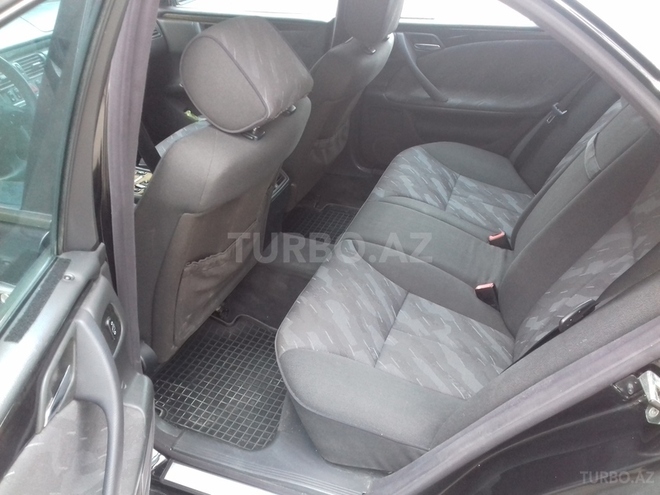 Mercedes E 270 2001, 273,000 km - 2.7 l - Gəncə