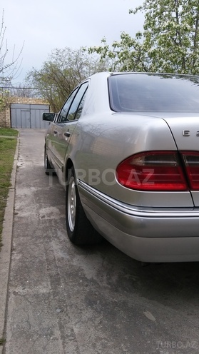 Mercedes E 240 1998, 265,000 km - 2.4 л - Oğuz